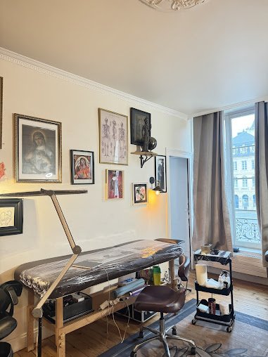 Cabine de tatouage du cabinet Skull & Bones